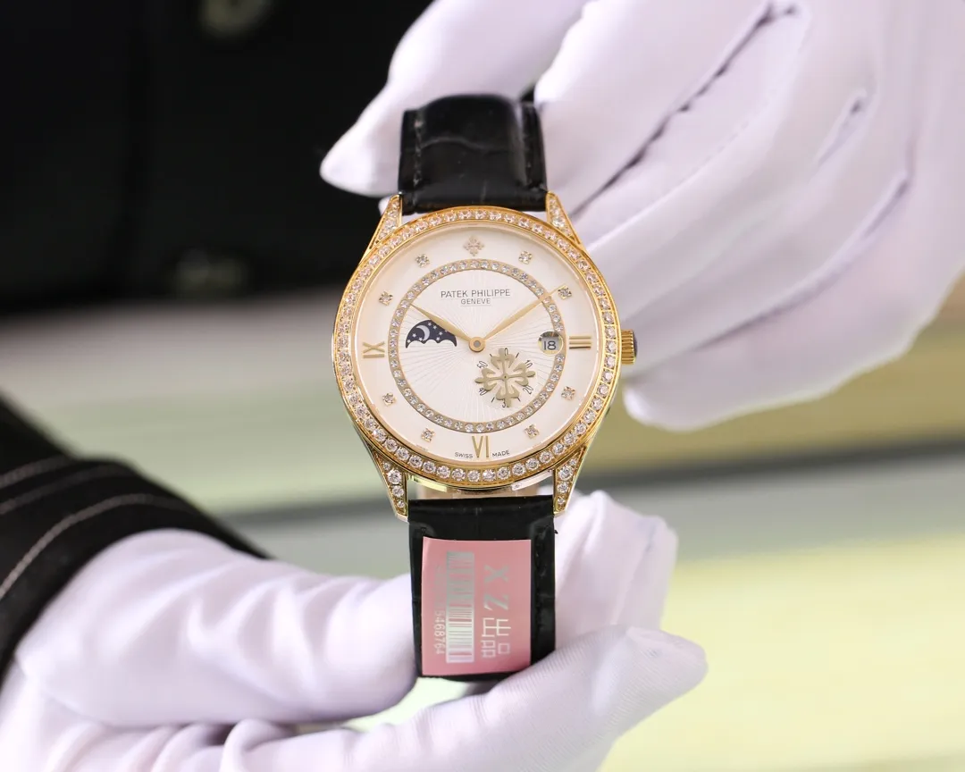 [Foreign Trade Import] 💰3700 Patek Philippe Moon [Moon] Phase [Sun] Series! Nine-digit sun, moon and star function, unique 4-hour small seconds logo, equipped with original imported call8219 moon camera core (0 repairs and 0 after-sales), sapphire glass mirror, imported Italian cowhide, (can be equipped with steel strap) size 40mm, thickness 10mm, three-degree waterproof performance 🏊, simple commercial appearance, let you feel the atmosphere of an arrogant gentleman, perfectly demonstrate the royal blood of its Patek Philippe watch, and deserves global praise. ——Welcome to reprint!